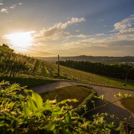 Scarpa - Barolo Luxury Escape Βίλα