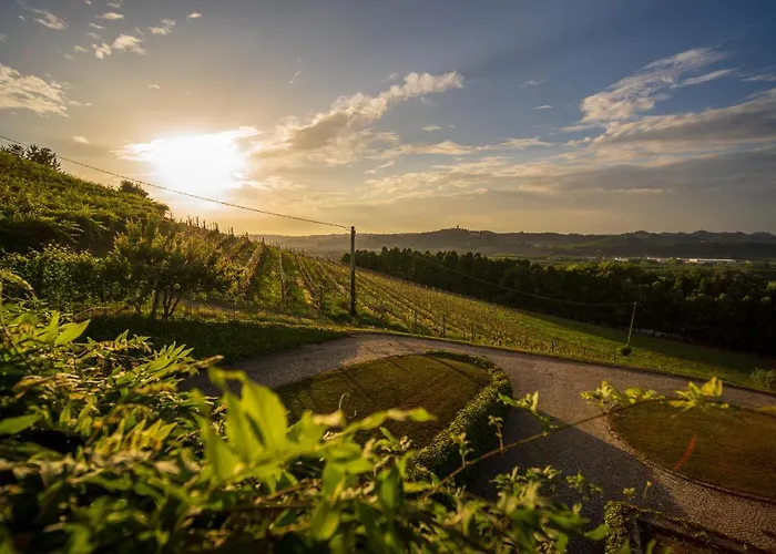 Scarpa - Barolo Luxury Escape Вилла